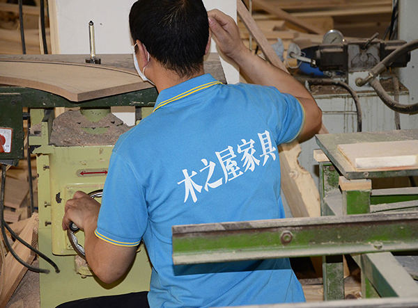 實(shí)木家具廠